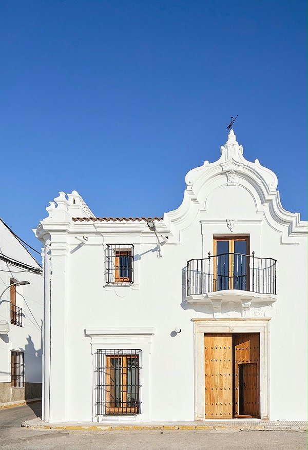 艺加酒店设计：分享西班牙白色建筑的酒店设计的观点