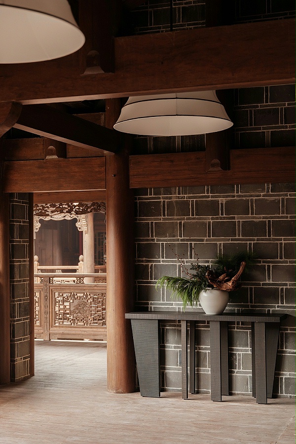 艺加设计-酒店设计-Qilai Manor酒店：空间采用“新中式”的手法设计
