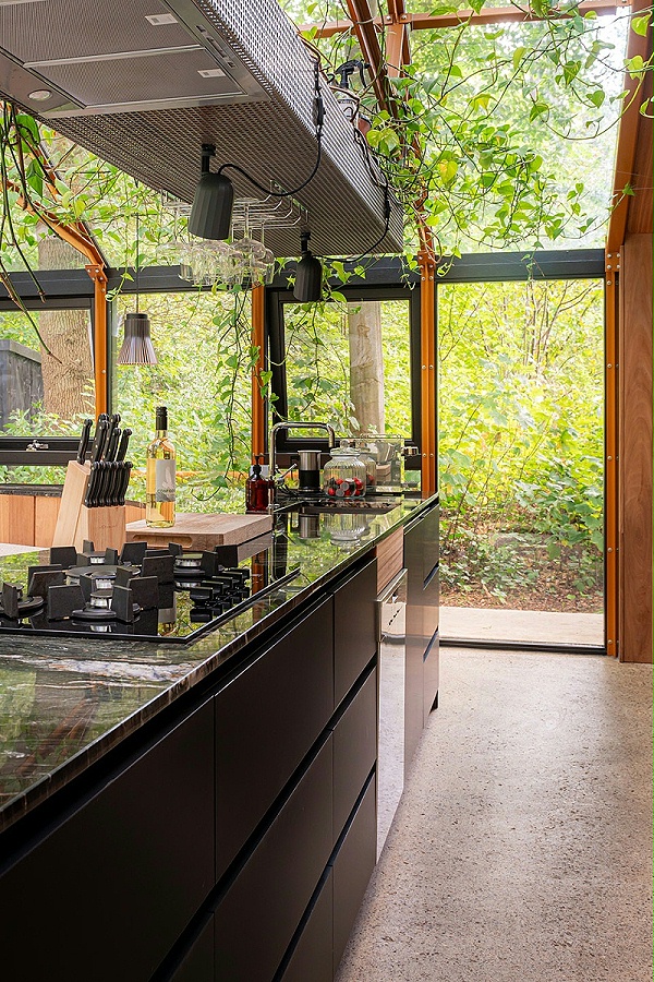 艺加设计-酒店设计-绿屋酒店：森林中的玻璃度假屋