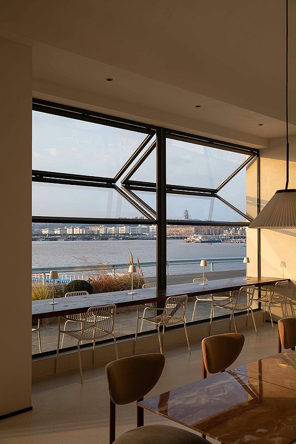 艺加设计-酒店设计-Sweetdreams酒店：朴厚稳重的姿态立于海岸之上