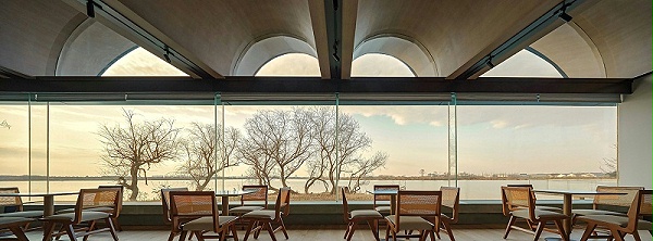 艺加酒店设计为您分享：水岸边的船坞酒店：设计赋予独特的节奏韵律与空间体验